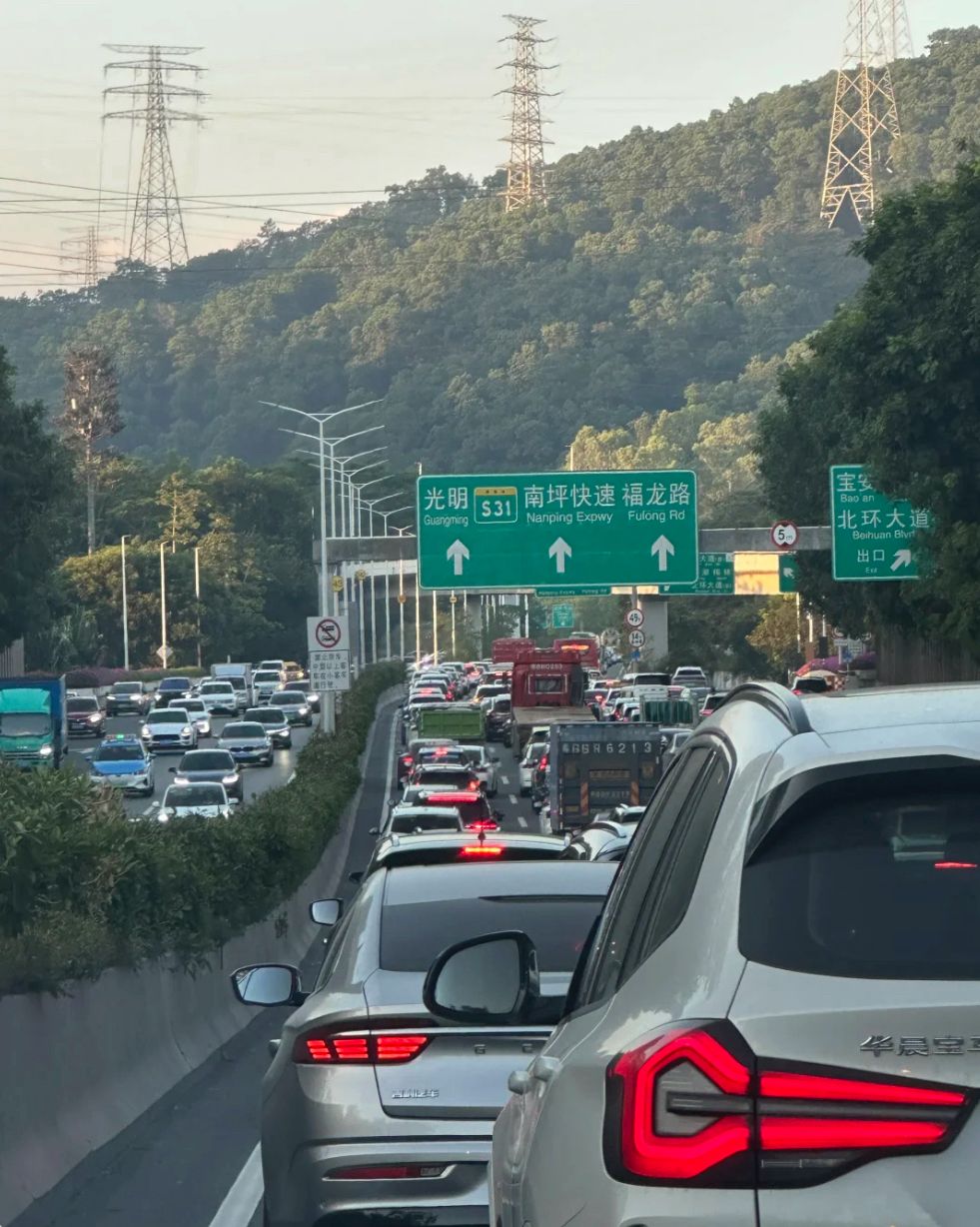 明天才国庆，这就开始堵车了吗？