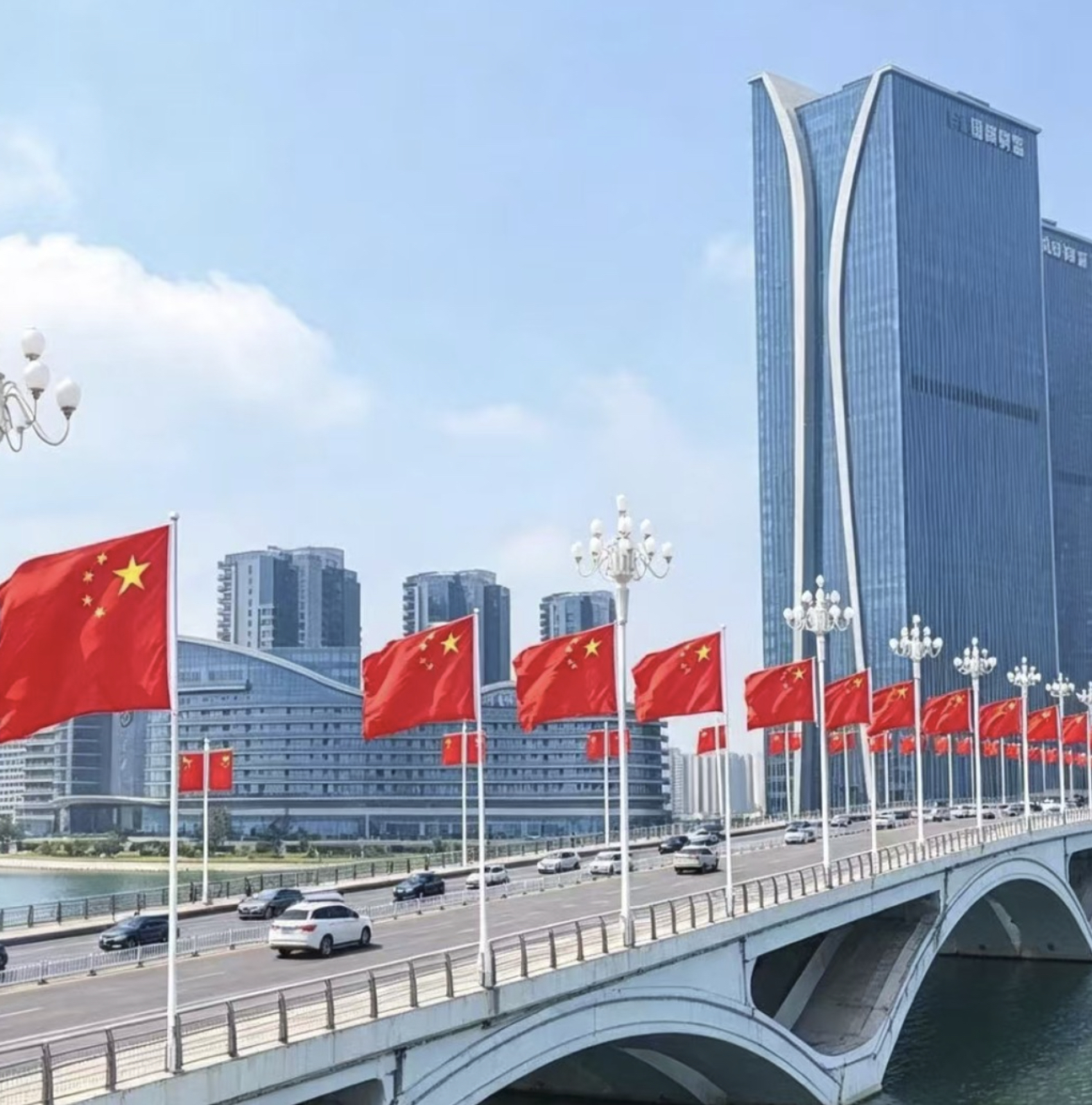 山海藏秀，风物含情，在祖国华诞之际，小苏祝各位同行的战友们，事业顺利，生活如意！