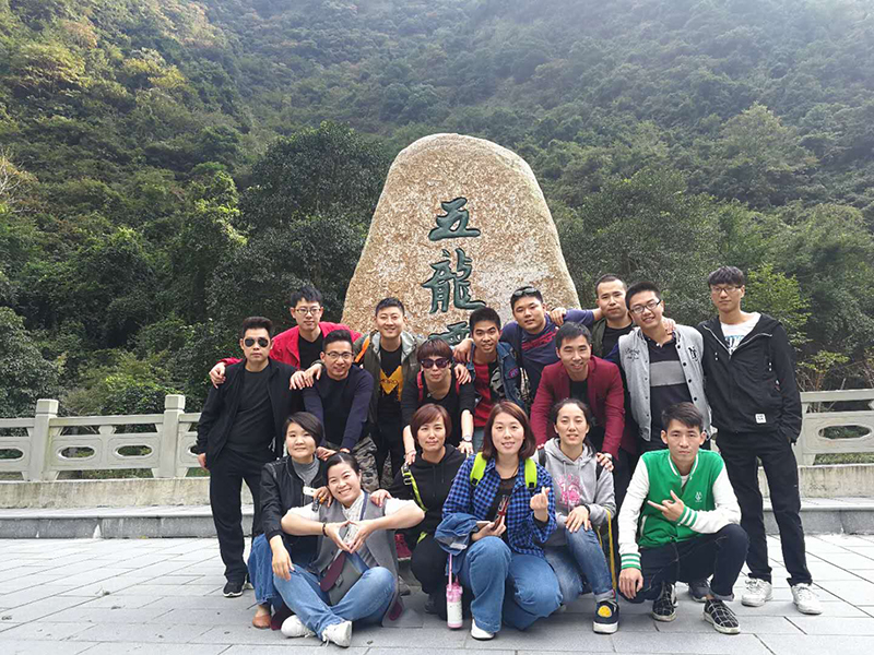 忙忙碌碌是生活，停下来歇一歇也是生活，别总想着赶路，也要记得看看风景。